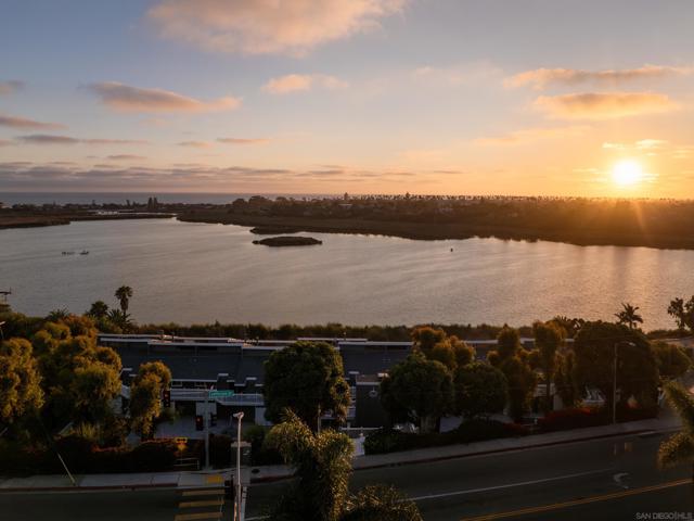 2399 Jefferson St, Carlsbad CA: https://media.crmls.org/mediaz/5b610859-3092-4993-95c0-249de148f1fb.jpg