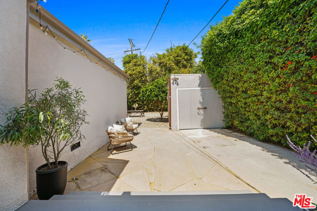 2843 Virginia Road, Los Angeles CA: https://media.crmls.org/mediaz/5b61b316-d73a-4998-877c-0ebf687c1762.jpg