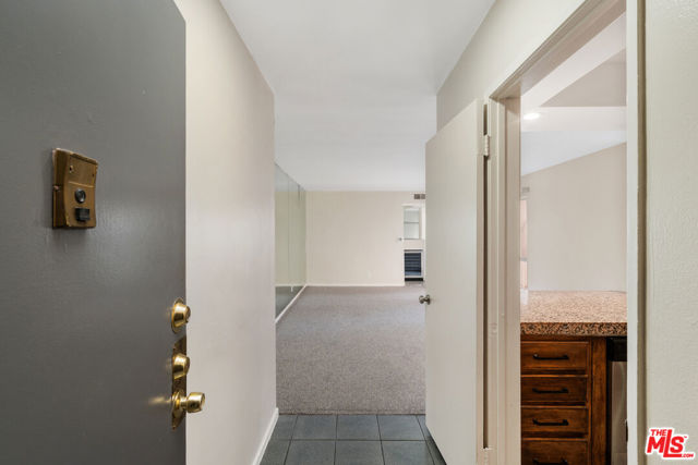 1010 Palm Avenue, West Hollywood CA: https://media.crmls.org/mediaz/5b61c331-bfd1-4558-a347-47f02a46acfd.jpg