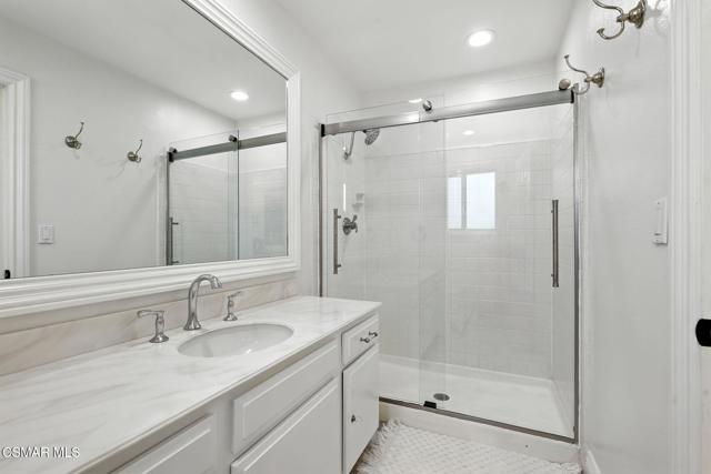 3225 Bear Creek Drive, Newbury Park CA: https://media.crmls.org/mediaz/5b62bbc6-3eeb-443b-b2aa-2c6e03220e02.jpg
