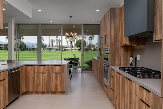 399 Desert Lakes Drive, Palm Springs CA: https://media.crmls.org/mediaz/5b62ddc1-c83b-4870-b14f-e8193b4b0292.jpg