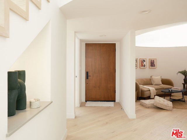 1624 Westerly Terrace, Los Angeles CA: https://media.crmls.org/mediaz/5b62e5c1-01de-4df5-b5e2-e030b96f3727.jpg