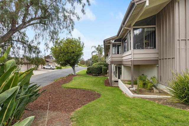 24 Via Alta Vis, Bonsall CA: https://media.crmls.org/mediaz/5b63fcef-e1a2-4d03-a392-f9dccfb32bbd.jpg