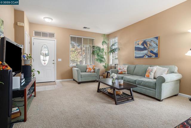 2030 Kent Dr, Brentwood CA: https://media.crmls.org/mediaz/5b640578-edc7-46db-b52a-9d1419bf0b1f.jpg