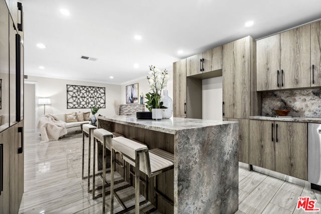8557 Norwich Avenue, North Hills CA: https://media.crmls.org/mediaz/5b644690-9f96-4575-b4ec-9b92876f181c.jpg