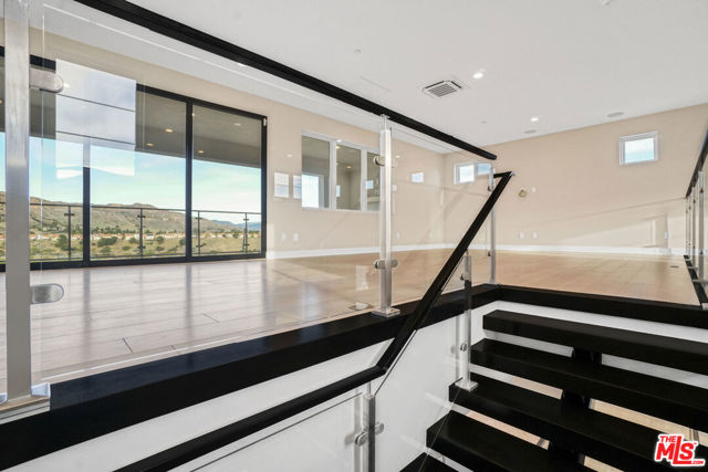 11848 N Hillsborough Lane, Porter Ranch CA: https://media.crmls.org/mediaz/5b6494e9-a162-4e86-8689-1fc9c411e263.jpg