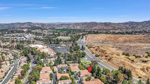 155 N Cross Creek Rd, Orange CA: https://media.crmls.org/mediaz/5b64a12c-1ffc-4a9b-a496-c89ca0bc0f2a.jpg