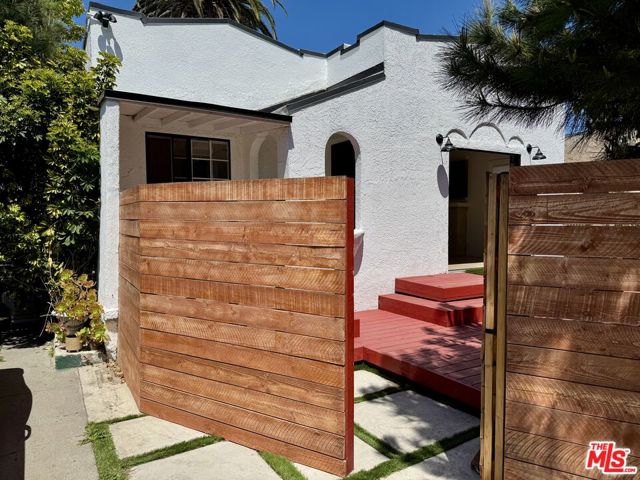 2927 S West View Street, Los Angeles CA: https://media.crmls.org/mediaz/5b64b9f9-eaa6-4b27-9c42-56902f1af95e.jpg