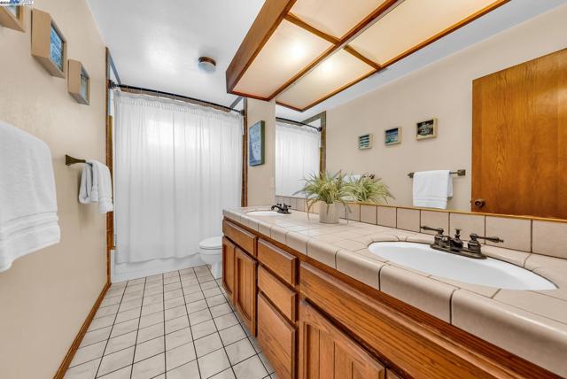 22 Cobblestone Ct, San Ramon CA: https://media.crmls.org/mediaz/5b64ee8a-c782-4998-a60a-820e0450f439.jpg