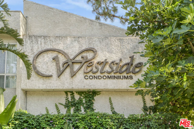 20134 Leadwell Street, Winnetka CA: https://media.crmls.org/mediaz/5b653c5d-3841-4f8a-acbf-c2f12f80c346.jpg