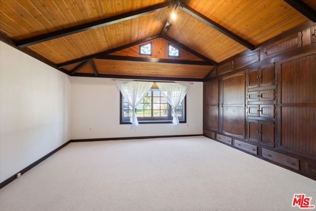 12848 Tiara Street, Valley Village CA: https://media.crmls.org/mediaz/5b656d4a-0852-4800-ae91-5a850fc55aa1.jpg