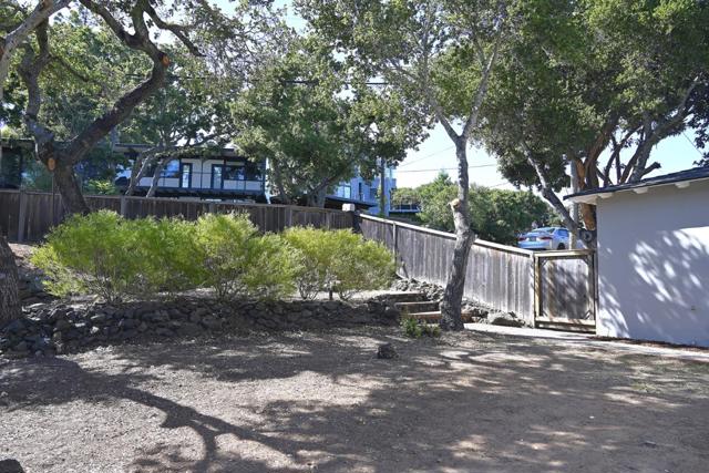 1920 Oak Knoll Drive, Belmont CA: https://media.crmls.org/mediaz/5b658048-5adc-4900-955c-b3e7bcb92485.jpg