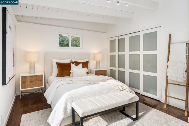 3337 S Lucille Ln, Lafayette CA: https://media.crmls.org/mediaz/5b65867e-f72a-4cbc-925b-9c1437baae2b.jpg