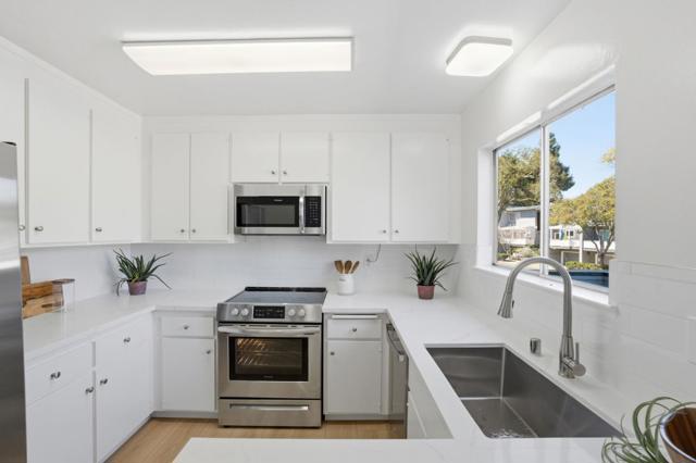 315 Carlos Avenue, Redwood City CA: https://media.crmls.org/mediaz/5b65c9b4-ec79-4dc2-82e2-3f585081d2af.jpg