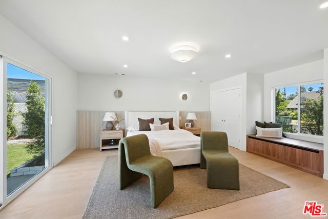 15727 Hartsook Street, Encino CA: https://media.crmls.org/mediaz/5b65ca8f-47f7-4a5e-b9e7-bc3d687c2f9b.jpg