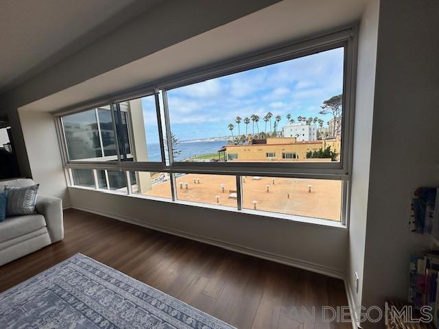 939 Coast Blvd, La Jolla CA: https://media.crmls.org/mediaz/5b65f879-08b8-4630-8b19-95806fd2019f.jpg
