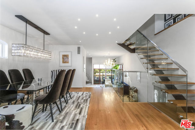 8783 Lookout Mountain Avenue, Los Angeles CA: https://media.crmls.org/mediaz/5b66217e-1954-4312-b78d-a4eeefbe31ad.jpg