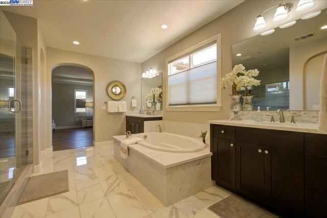 2092 Drysdale St, Danville CA: https://media.crmls.org/mediaz/5b665ef9-3192-431e-b83d-7851ef84e41e.jpg