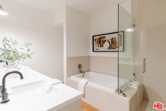 11737 Darlington Avenue, Los Angeles CA: https://media.crmls.org/mediaz/5b66ff0d-5acf-42ea-b6b5-ea79d0d42a92.jpg