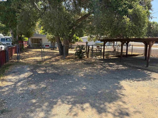 865 Old Canyon Road, Fremont CA: https://media.crmls.org/mediaz/5b67336d-5eef-465b-8ff7-d16a371a9686.jpg