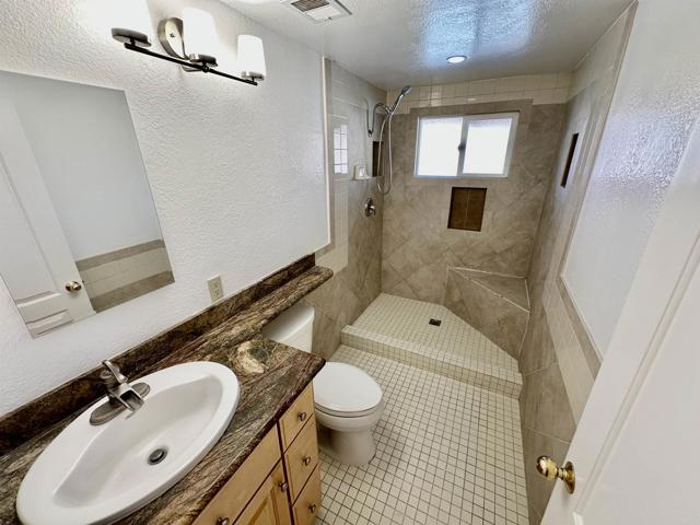 Detail Gallery Image 17 of 61 For 2445 S. Stage Coach Ln, Fallbrook,  CA 92028 - 4 Beds | 3 Baths