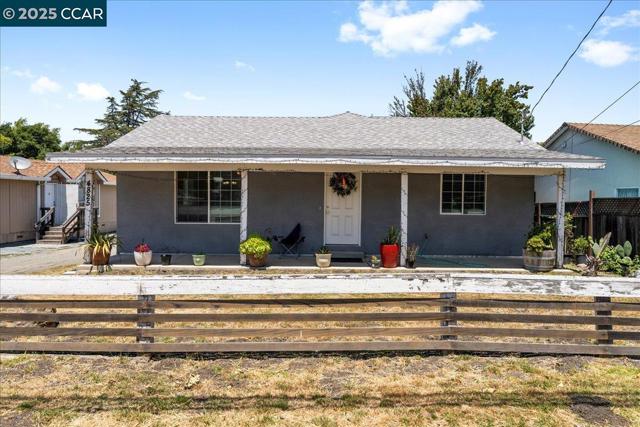 4825 San Pablo Dam Rd, El Sobrante CA: https://media.crmls.org/mediaz/5b683080-1ac7-4ba6-bb5f-435f51d7a29c.jpg