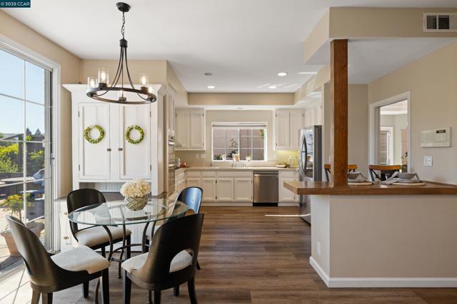 315 Glasgow Circle, Danville CA: https://media.crmls.org/mediaz/5b686047-823c-402e-8cd6-895002b3d2ef.jpg