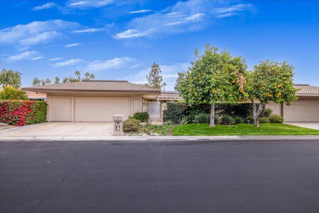 19 Colgate Drive, Rancho Mirage CA: https://media.crmls.org/mediaz/5b69b56b-00ef-4575-a7e6-2d140cce5da4.jpg