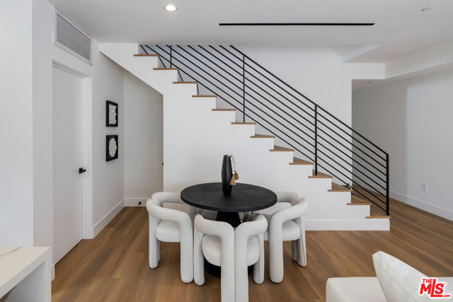 2005 Bellevue Avenue, Los Angeles CA: https://media.crmls.org/mediaz/5b69e2f3-949e-43e5-8484-b4708b491696.jpg