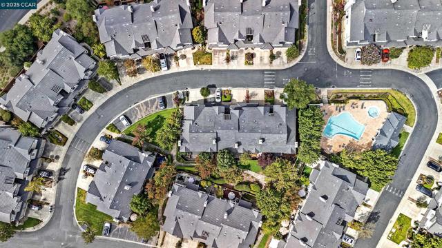 422 Sutton Cir, Danville CA: https://media.crmls.org/mediaz/5b69f4ad-66b8-4142-9664-4732d0fae9c5.jpg