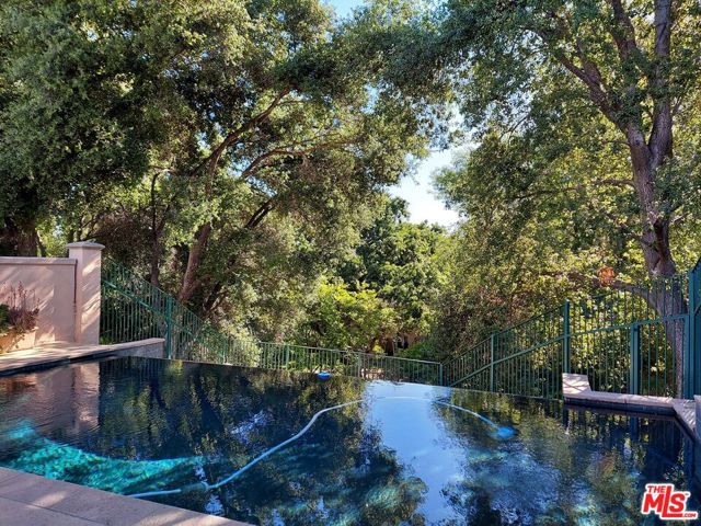4342 Park Verdi, Calabasas CA: https://media.crmls.org/mediaz/5b6a4c32-7e69-43c8-afb3-9db575aa1b39.jpg