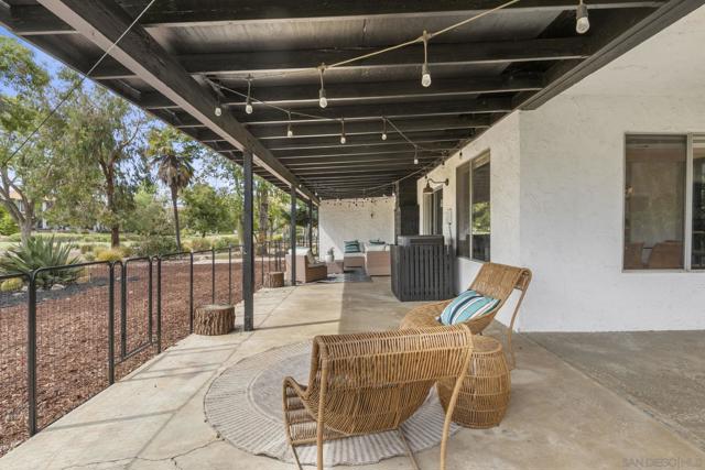 23235 Canyon Lake Dr S, Canyon Lake CA: https://media.crmls.org/mediaz/5b6a529c-bc7c-421a-95da-1da6cdf6184c.jpg