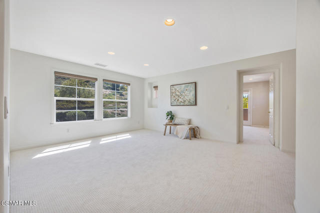 3034 Heavenly Ridge Street, Thousand Oaks CA: https://media.crmls.org/mediaz/5b6b0a52-f67a-41f2-a3f4-ef5ebb2401c6.jpg