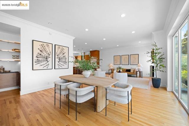 678 Clipper St, San Francisco CA: https://media.crmls.org/mediaz/5b6bb1f8-0614-4d99-9944-9102c3d75119.jpg