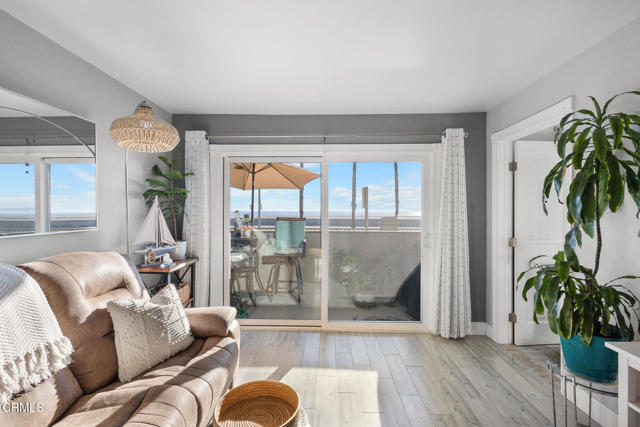 275 E Surfside Drive, Port Hueneme CA: https://media.crmls.org/mediaz/5b6c0c62-53bf-4821-a3cf-a4bf1f0dbdbf.jpg