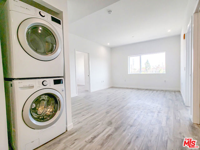 1229 S Kingsley Drive, Los Angeles CA: https://media.crmls.org/mediaz/5b6c2d27-d2c6-4fe8-96d7-9de07e28ae5e.jpg
