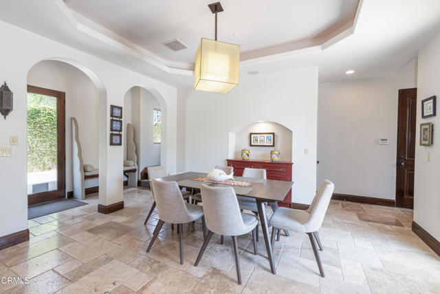 2330 Crystal Lane, Pasadena CA: https://media.crmls.org/mediaz/5b6c729d-72e8-453d-b4e3-6c8fdfdae64e.jpg