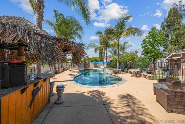 124 E View St, Fallbrook CA: https://media.crmls.org/mediaz/5b6cc4b2-47a2-47a5-b6f9-4575ebe86063.jpg