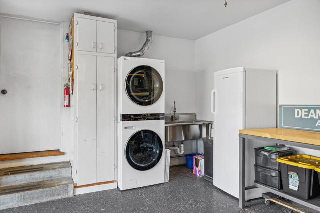 360 Alpine Ave, Chula Vista CA: https://media.crmls.org/mediaz/5b6d1cf5-e666-400f-a548-c42b52cee256.jpg