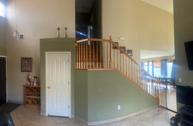 2260 Ventana Court, Hollister CA: https://media.crmls.org/mediaz/5b6d8602-474e-4cfc-a577-3b31aec4744d.jpg