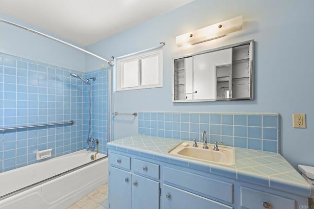 Detail Gallery Image 12 of 21 For 747 Hygeia Ave, Encinitas,  CA 92024 - 3 Beds | 3 Baths