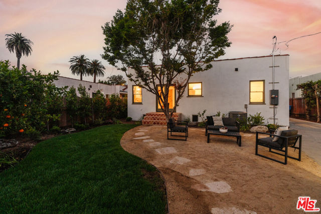3029 S Norton Avenue, Los Angeles CA: https://media.crmls.org/mediaz/5b6dc5c8-0925-44d1-af20-203ec7325448.jpg