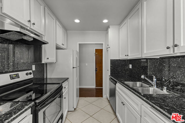1342 HARVARD Street, 204 photo 4