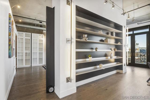 877 Island Ave, San Diego CA: https://media.crmls.org/mediaz/5b6e8023-15ed-48eb-a81d-456cc711204e.jpg