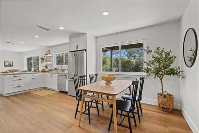 752 Quiet Place, Escondido CA: https://media.crmls.org/mediaz/5b6ec61e-f330-4d77-8d48-15190e22c528.jpg