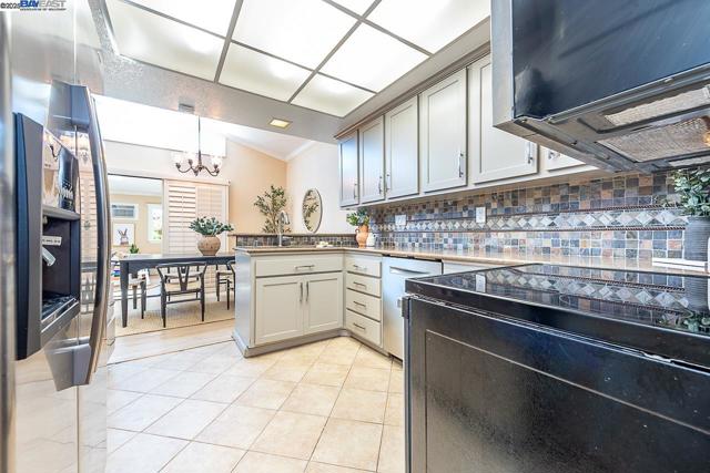 33036 Soquel St, Union City CA: https://media.crmls.org/mediaz/5b6ec894-ca36-4eda-9557-b23d9c2a466a.jpg