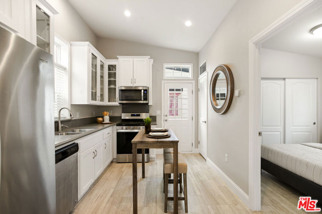 8250 Lankershim Boulevard, 29 photo 8
