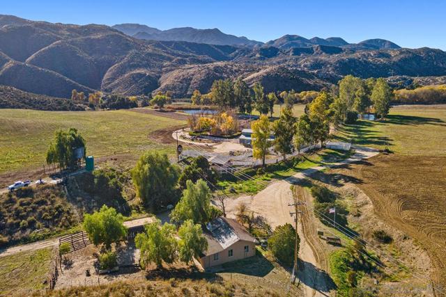 43023 Highway 79, Aguanga CA: https://media.crmls.org/mediaz/5b6f5283-62d8-4c67-8c29-fc0fffeb7767.jpg