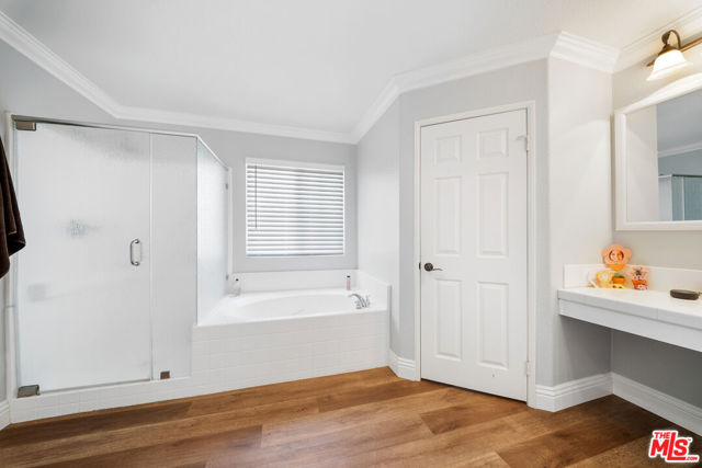 11501 Trailrun Court, Riverside CA: https://media.crmls.org/mediaz/5b70770d-42e6-47bc-ac6b-025163c4d821.jpg