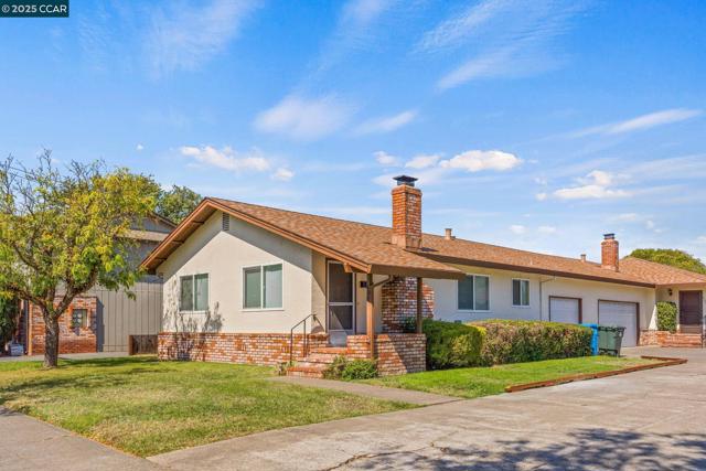 4045 Hoen Ave, Santa Rosa CA: https://media.crmls.org/mediaz/5b7132d6-dfef-4c72-9bec-bee99efe7e98.jpg